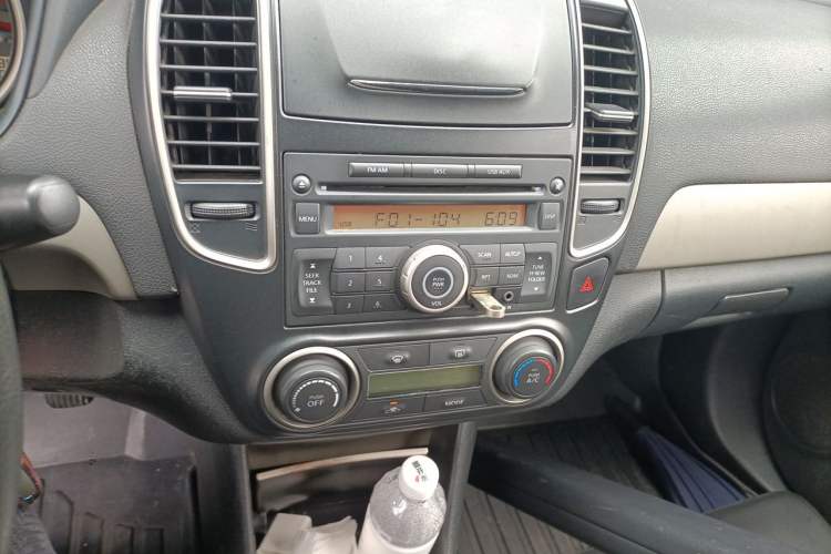 Used Nissan Sylphy 2016 Classic 1.6XE Manual Comfort Edition Audio And AC Panel