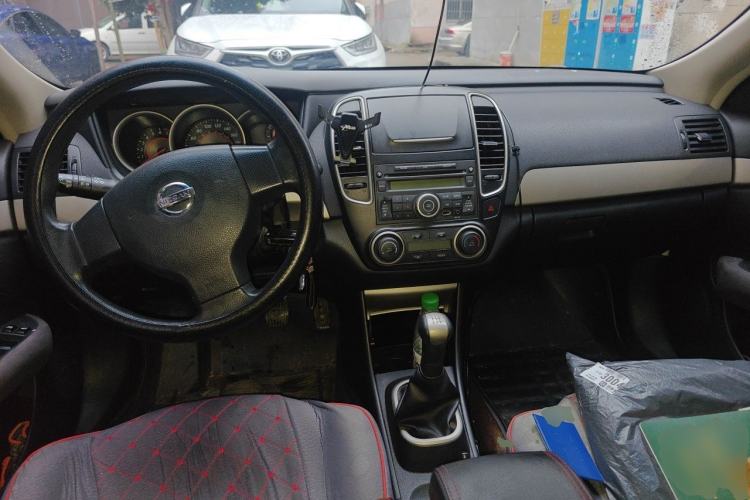 Used Nissan Sylphy 2016 Classic 1.6XE Manual Comfort Edition Center Console