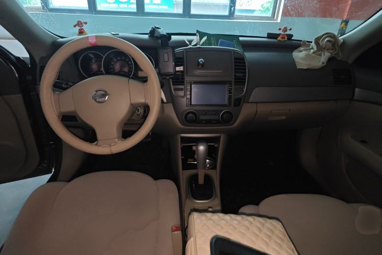 Used Nissan Sylphy 2016 Classic 1.6XE Automatic Comfort Edition Center Console