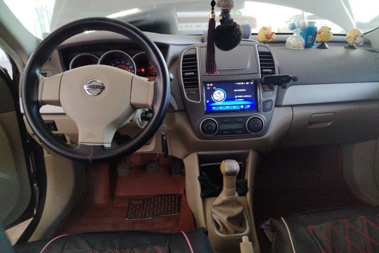 Used Nissan Sylphy 2016 Classic 1.6XE Manual Comfort Edition Center Console