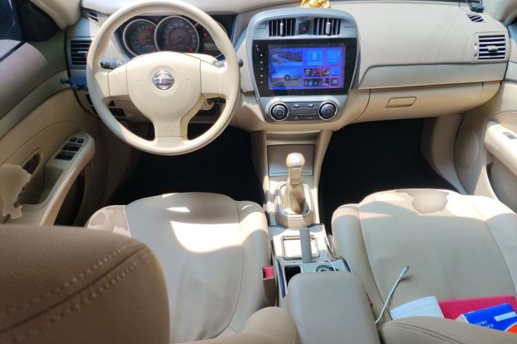 Used Nissan Sylphy 2016 Classic 1.6XE Manual Comfort Edition Center Console