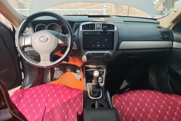 Used Nissan Sylphy 2016 Classic 1.6XE Manual Leading Edition Center Console