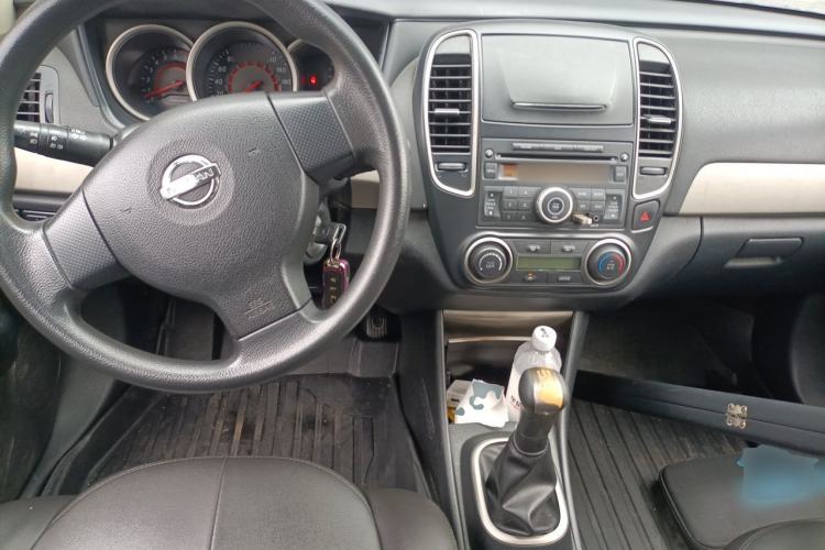 Used Nissan Sylphy 2016 Classic 1.6XE Manual Comfort Edition Center Console