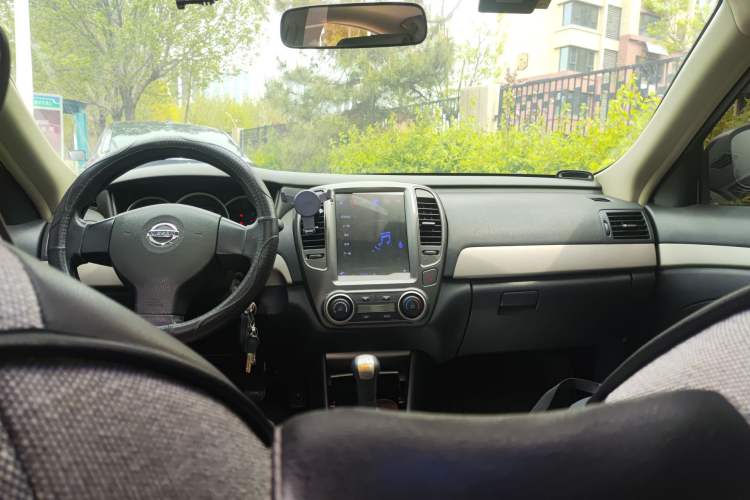 Used Nissan Sylphy 2016 Classic 1.6XE Manual Leading Edition Center Console