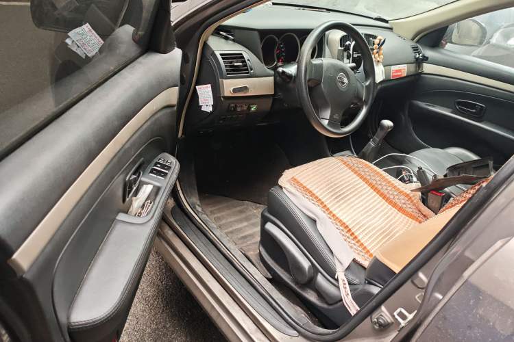Used Nissan Sylphy 2016 Classic 1.6XE Manual Leading Edition Driver Seat