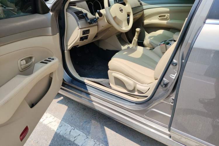 Used Nissan Sylphy 2016 Classic 1.6XE Manual Comfort Edition Driver Seat