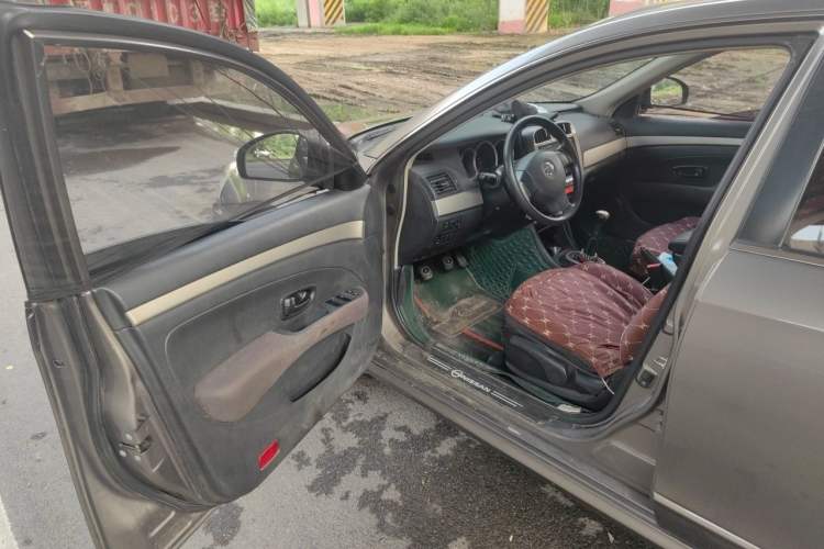 Used Nissan Sylphy 2016 Classic 1.6XE Manual Leading Edition Driver Seat
