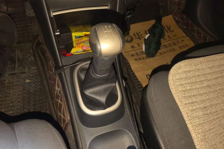 Used Nissan Sylphy 2016 Classic 1.6XE Manual Leading Edition Gear Lever