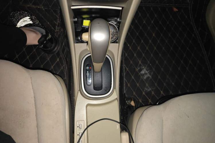 Used Nissan Sylphy 2016 Classic 1.6XE Automatic Comfort Edition Gear Lever