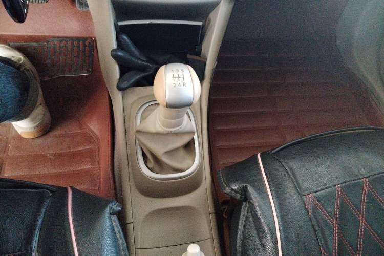 Used Nissan Sylphy 2016 Classic 1.6XE Manual Comfort Edition Gear Lever