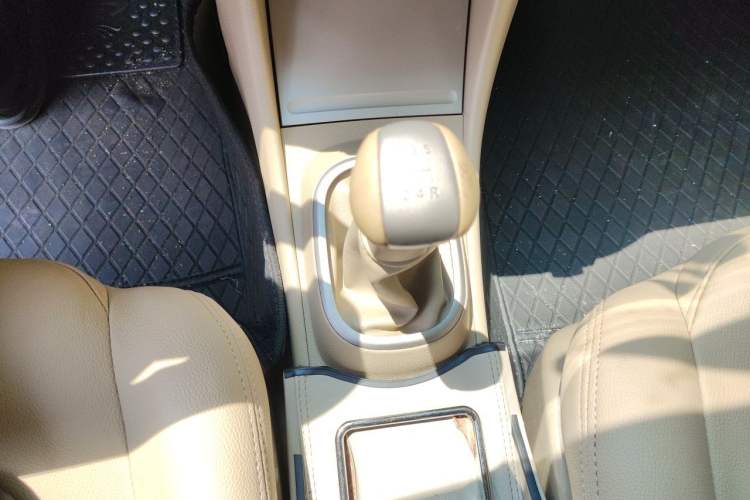 Used Nissan Sylphy 2016 Classic 1.6XE Manual Comfort Edition Gear Lever