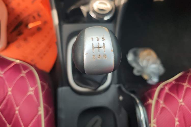Used Nissan Sylphy 2016 Classic 1.6XE Manual Leading Edition Gear Lever