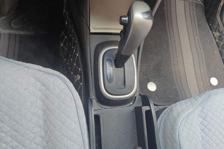 Used Nissan Sylphy 2016 Classic 1.6XE Automatic Leading Edition Gear Lever