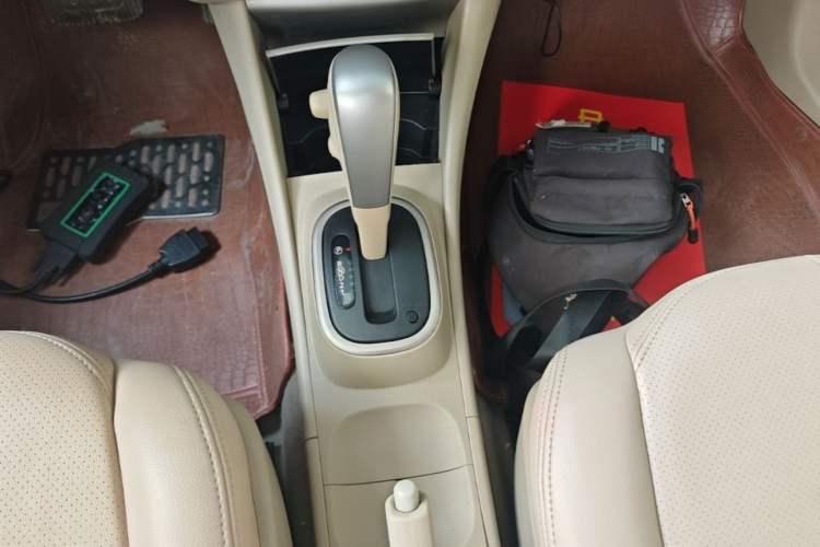 Used Nissan Sylphy 2016 Classic 1.6XE Automatic Leading Edition Gear Lever