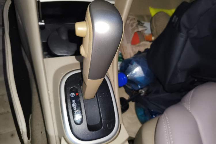 Used Nissan Sylphy 2016 Classic 1.6XE Automatic Comfort Edition Gear Lever