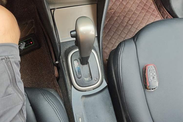 Used Nissan Sylphy 2016 Classic 1.6XE Automatic Leading Edition Gear Lever