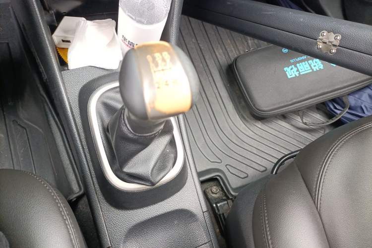 Used Nissan Sylphy 2016 Classic 1.6XE Manual Comfort Edition Gear Lever