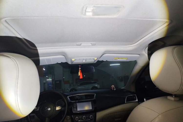 Used Nissan Sylphy 2016 1.6XV CVT Smart Enjoyment Version Headliner
