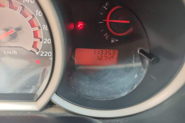 Used Nissan Sylphy 2016 Classic 1.6XE Manual Leading Edition Odometer Close Up