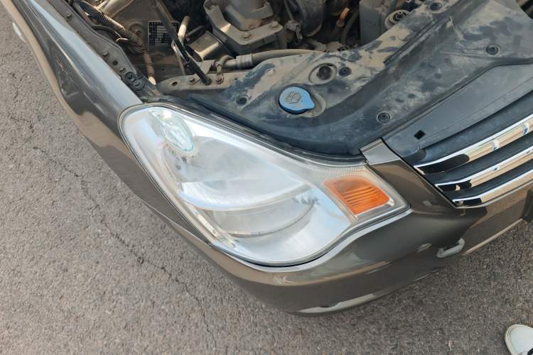 Used Nissan Sylphy 2016 Classic 1.6XE Manual Leading Edition Right Front Headlight