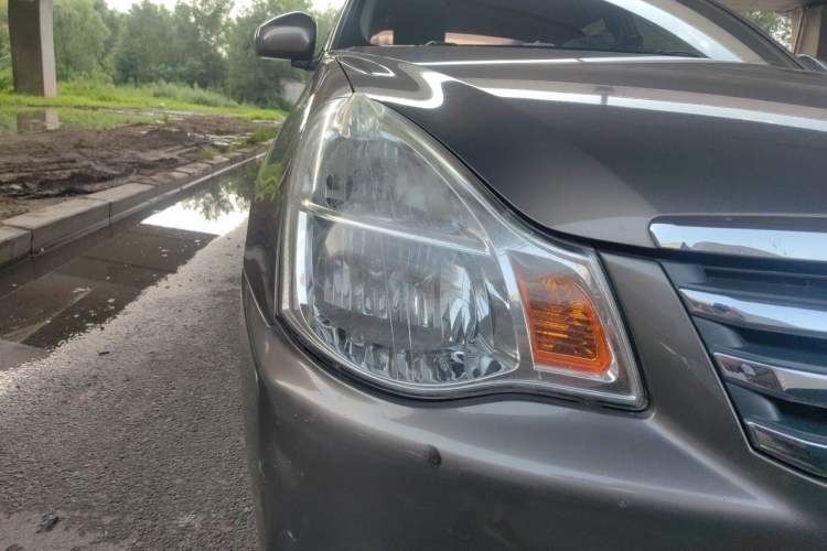 Used Nissan Sylphy 2016 Classic 1.6XE Manual Leading Edition Right Front Headlight