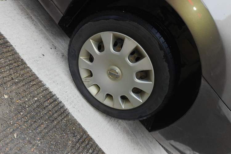 Used Nissan Sylphy 2016 Classic 1.6XE Manual Comfort Edition Right Front Wheel Hub