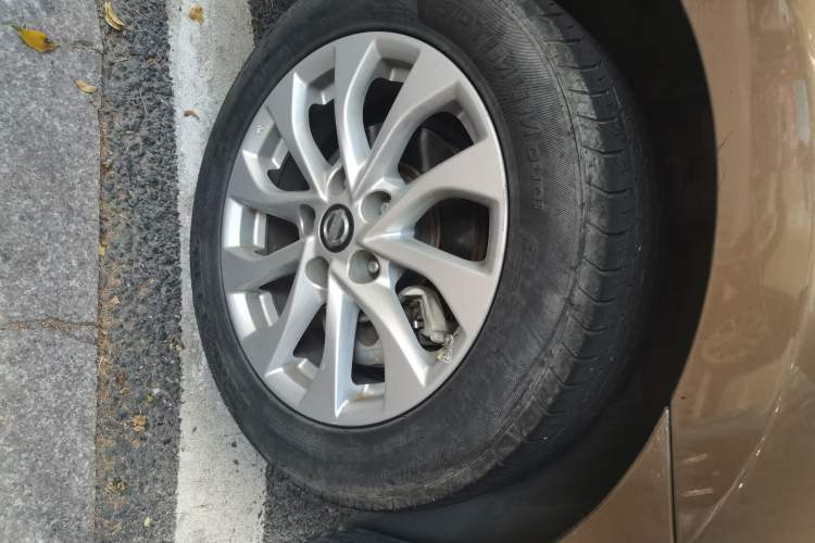 Used Nissan Sylphy 2016 1.6 XL CVT Luxury Edition Right Front Wheel Hub
