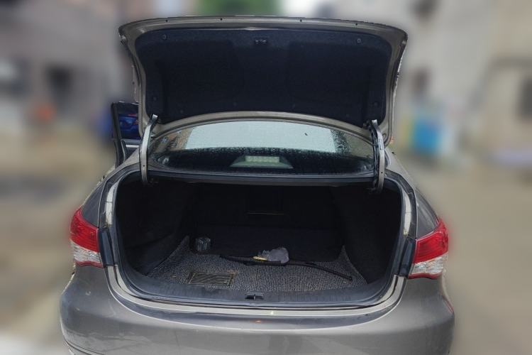 Used Nissan Sylphy 2016 Classic 1.6XE Manual Comfort Edition Trunk