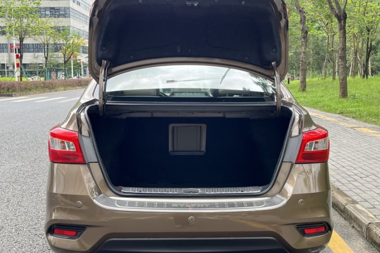 Used Nissan Sylphy 2016 1.6 XL CVT Luxury Edition Trunk
