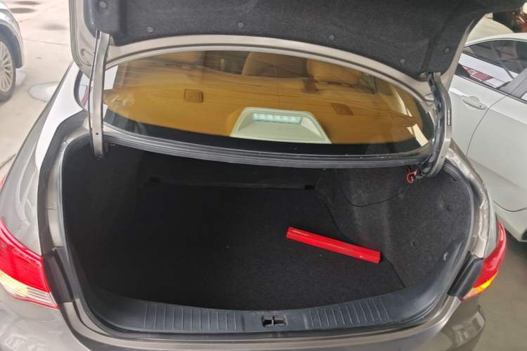 Used Nissan Sylphy 2016 Classic 1.6XE Automatic Leading Edition Trunk