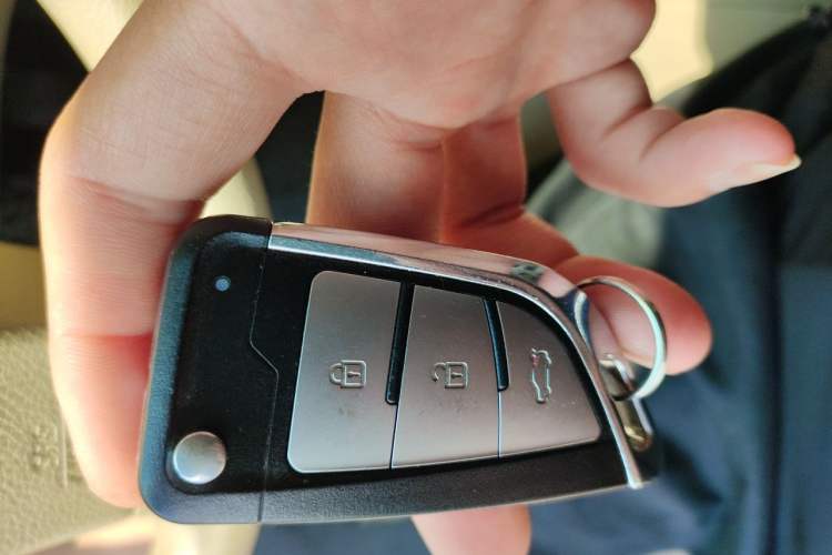 Used Nissan Sylphy 2016 Classic 1.6XE Manual Comfort Edition Vehicle Key