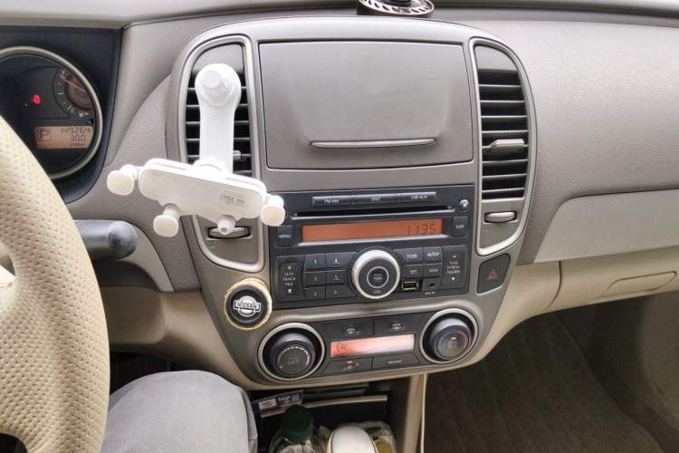 Used Nissan Sylphy 2016 Classic 1.6XE Automatic Comfort Edition Audio And AC Panel