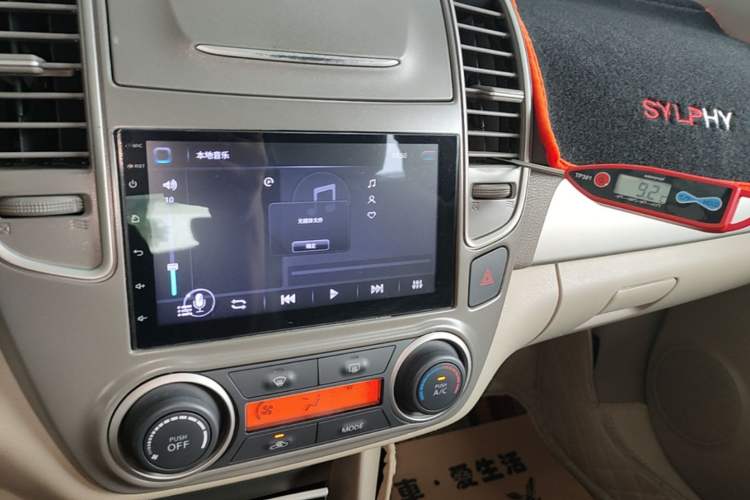 Used Nissan Sylphy 2016 Classic 1.6XE Automatic Comfort Edition Audio And AC Panel