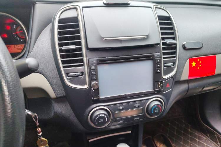 Used Nissan Sylphy 2016 Classic 1.6XE Automatic Comfort Edition Audio And AC Panel