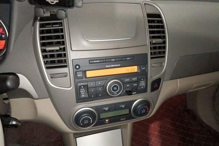 Used Nissan Sylphy 2016 Classic 1.6XE Manual Leading Edition Audio And AC Panel