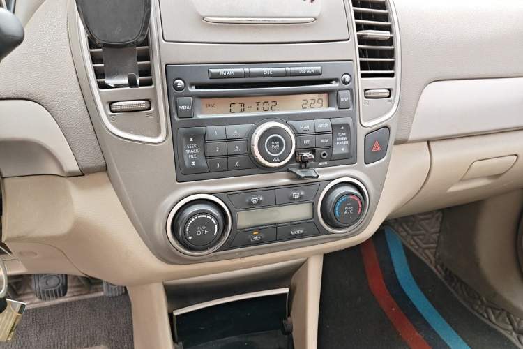Used Nissan Sylphy 2016 Classic 1.6XE Manual Comfort Edition Audio And AC Panel
