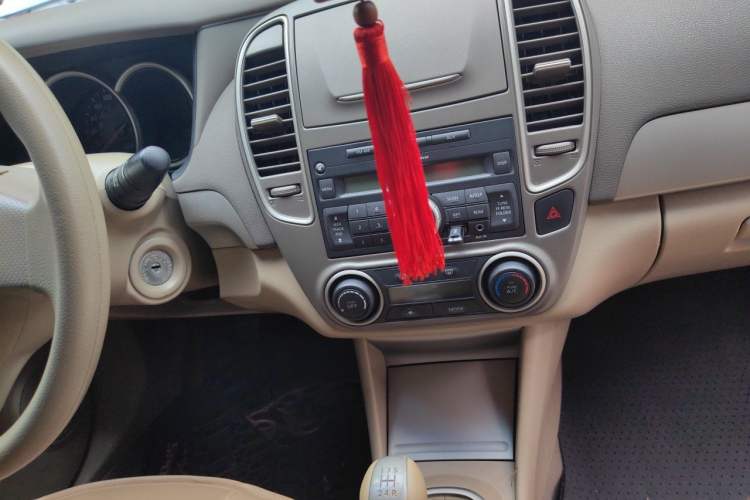 Used Nissan Sylphy 2016 Classic 1.6XE Manual Comfort Edition Audio And AC Panel