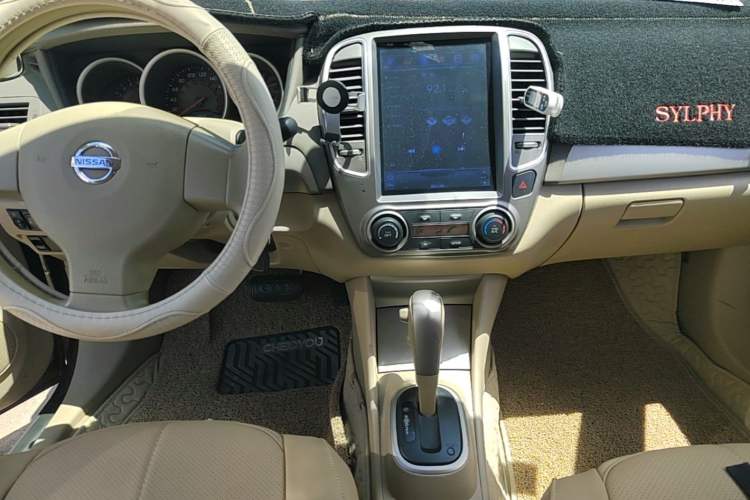 Used Nissan Sylphy 2016 Classic 1.6XE Automatic Comfort Edition Audio And AC Panel