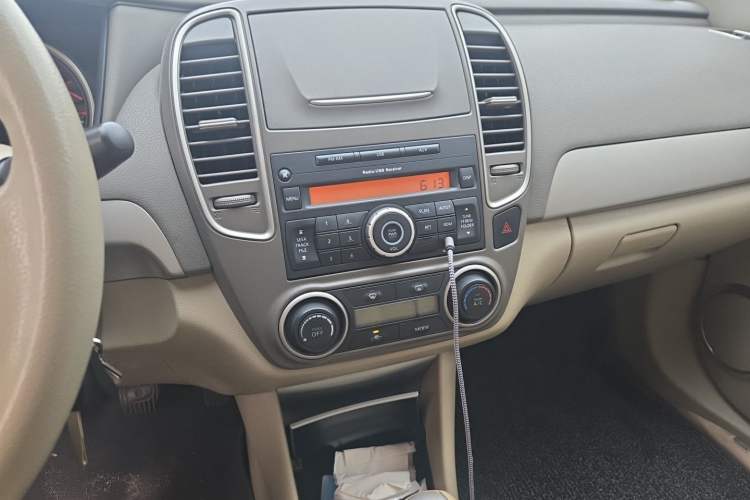 Used Nissan Sylphy 2016 Classic 1.6XE Manual Leading Edition Audio And AC Panel