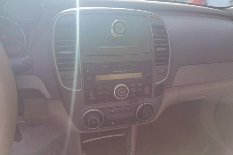 Used Nissan Sylphy 2016 Classic 1.6XE Manual Leading Edition Audio And AC Panel