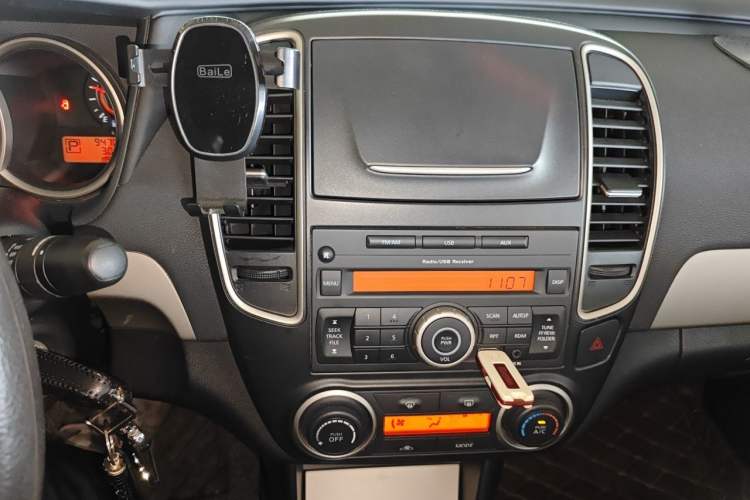 Used Nissan Sylphy 2016 Classic 1.6XE Automatic Comfort Edition Audio And AC Panel