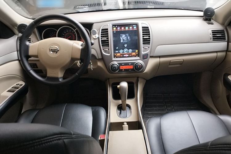 Used Nissan Sylphy 2016 Classic 1.6XE Automatic Leading Edition Center Console