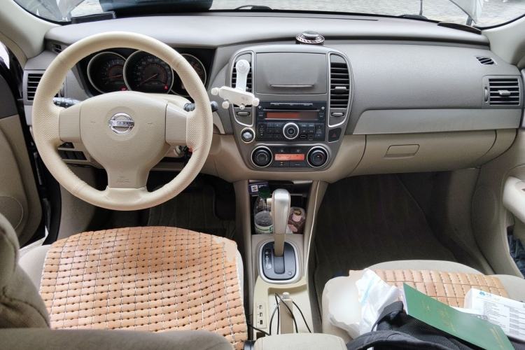 Used Nissan Sylphy 2016 Classic 1.6XE Automatic Comfort Edition Center Console