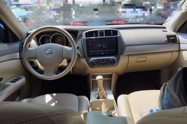 Used Nissan Sylphy 2016 Classic 1.6XE Manual Comfort Edition Center Console