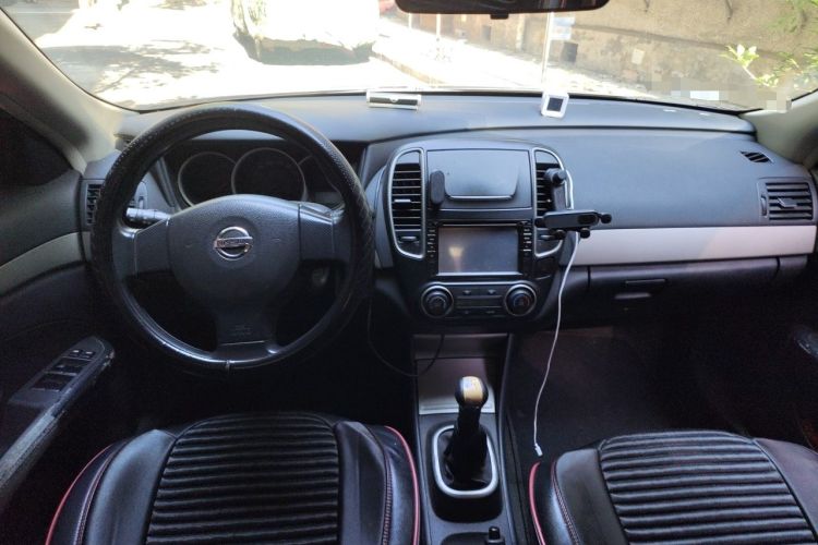 Used Nissan Sylphy 2016 Classic 1.6XE Manual Leading Edition Center Console