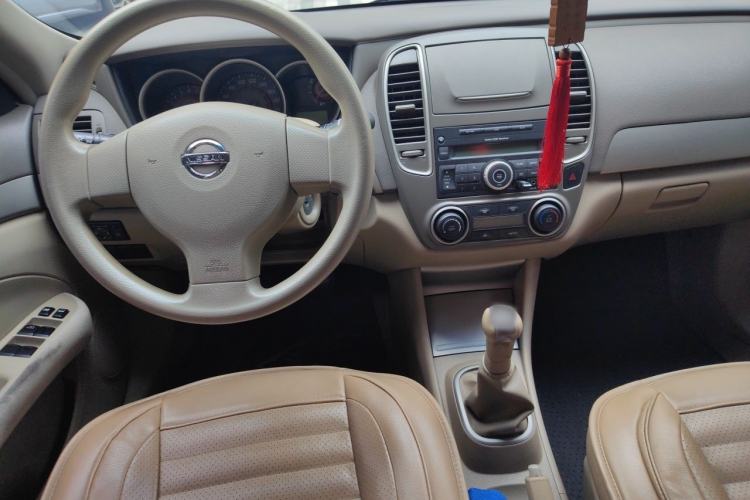Used Nissan Sylphy 2016 Classic 1.6XE Manual Comfort Edition Center Console