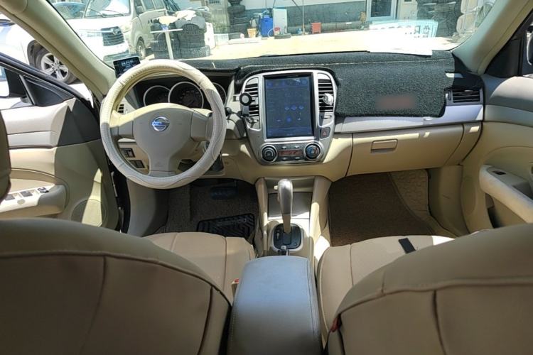 Used Nissan Sylphy 2016 Classic 1.6XE Automatic Comfort Edition Center Console