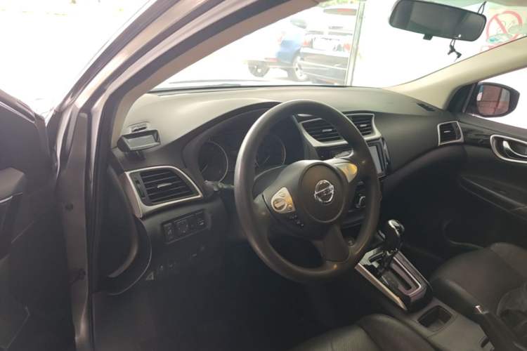 Used Nissan Sylphy 2016 1.6 XL CVT Deluxe Edition Center Console