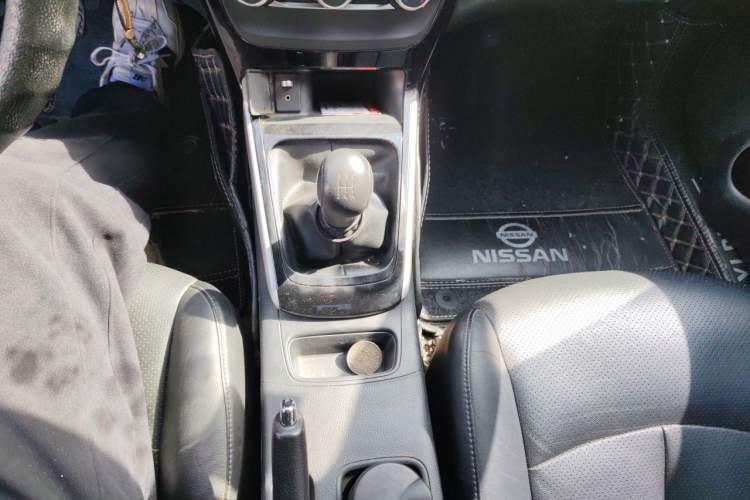Used Nissan Sylphy 2016 1.6 XL Manual Luxury Edition Gear Lever