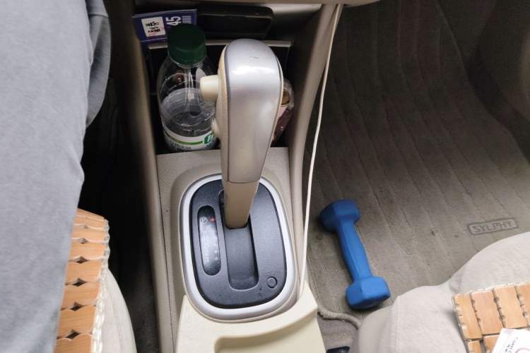 Used Nissan Sylphy 2016 Classic 1.6XE Automatic Comfort Edition Gear Lever